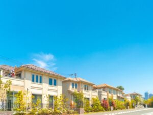 ひび割れや汚れは塗装前の下地処理が大切